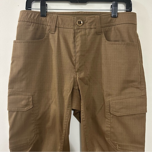 Mens Under Armour Tactical Guardian Cargo Pants, Size 30/32, Brown Loose Fit - Picture 2 of 9